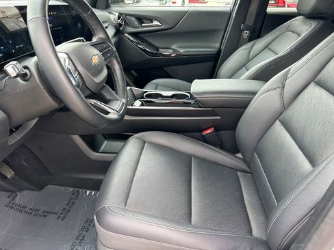 Used 2025 Chevrolet Equinox LT w/ Convenience Package II image 11