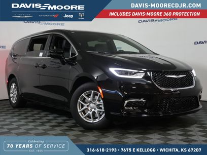 New 2025 Chrysler Pacifica Select