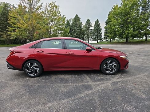Used 2025 Hyundai Elantra SEL FWD image 7
