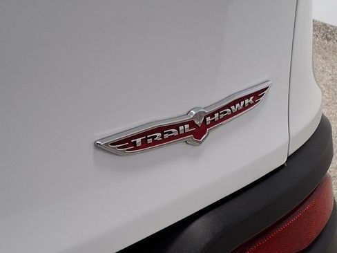 Used 2018 Jeep Cherokee Trailhawk w/ Comfort & Convenience Group AWD/4WD image 25