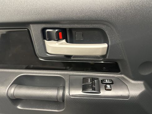 Used 2011 Toyota FJ Cruiser 4WD image 23