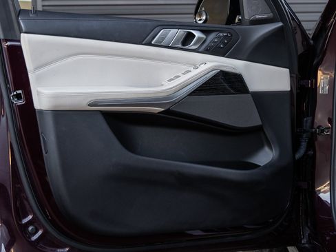 Used 2021 BMW X7 M50i w/ Executive Package image 15