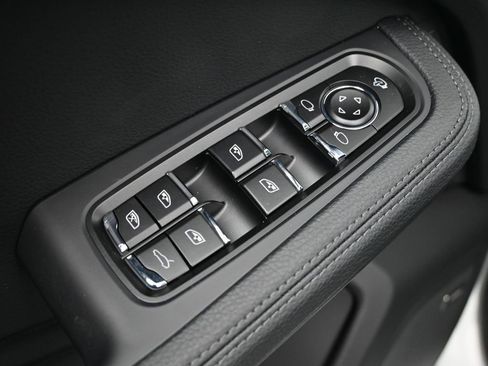 New 2026 Porsche Macan image 19