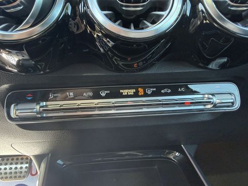 Used 2022 Mercedes-Benz GLB 250 4MATIC image 17