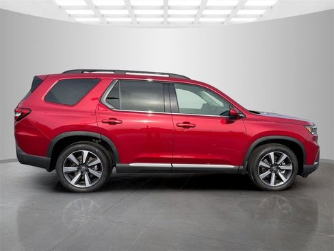 New 2025 Honda Pilot Touring image 6
