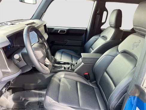 Used 2025 Ford Bronco Badlands image 21