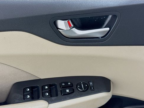 Used 2019 Hyundai Accent SE image 18