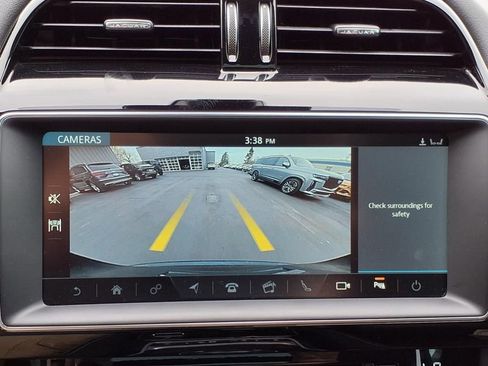 Used 2019 Jaguar F-PACE R-Sport image 22