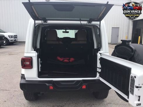 Used 2022 Jeep Wrangler Unlimited Sahara w/ LED Lighting Group AWD/4WD image 25