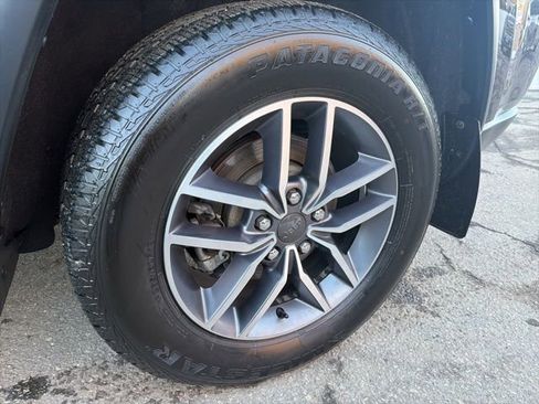 Used 2021 Jeep Grand Cherokee Limited image 31