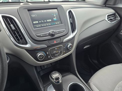 Used 2018 Chevrolet Equinox LS image 27