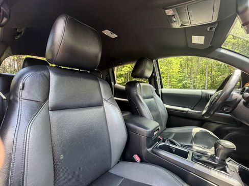 Used 2017 Toyota Tacoma TRD Sport w/ Tow Package RWD image 28