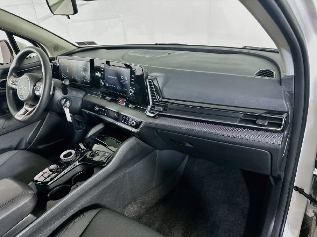 Used 2025 Kia Sportage LX AWD/4WD image 12