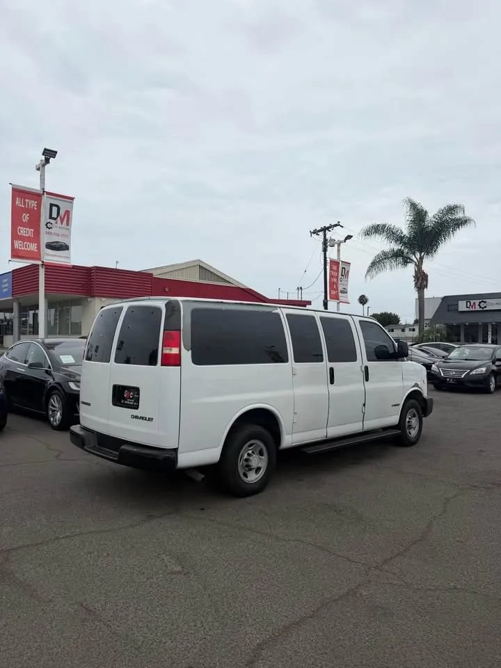 Used 2006 Chevrolet Express 2500 Passenger w/ Power and Light Package RWD image 3