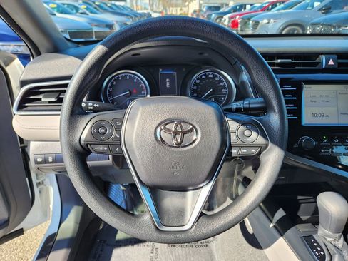 Used 2018 Toyota Camry LE image 18