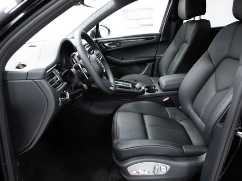 Certified 2026 Porsche Macan AWD/4WD image 23