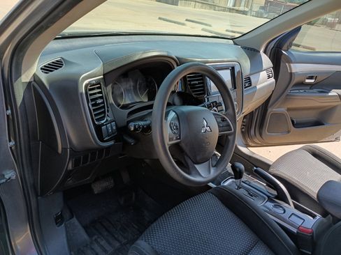 Used 2018 Mitsubishi Outlander ES image 21
