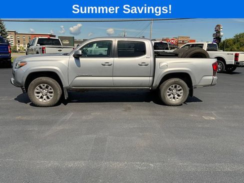 Used 2018 Toyota Tacoma SR5 AWD/4WD image 4