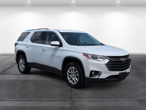 Used 2018 Chevrolet Traverse LT FWD image 2
