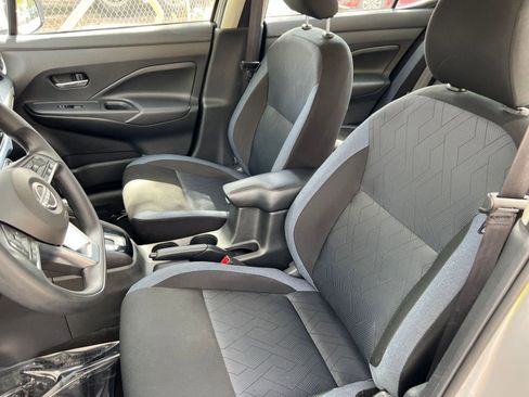 Used 2025 Nissan Versa SV image 32