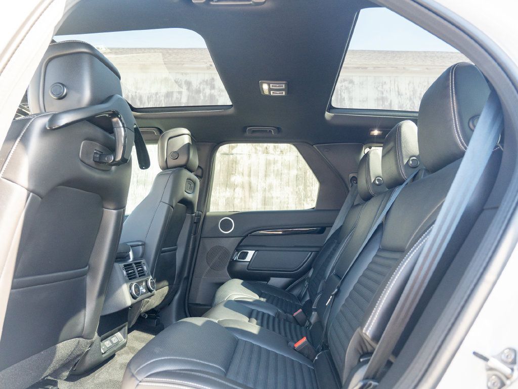 Used 2025 Land Rover Discovery S AWD/4WD image 34