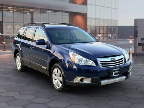 Used 2011 Subaru Outback 2.5i Limited AWD/4WD image 3