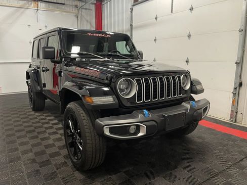 Used 2024 Jeep Wrangler Sahara 4xe image 10