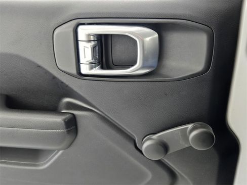 Used 2018 Jeep Wrangler Sport image 23