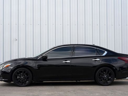 Used 2018 Nissan Altima 2.5 SR w/ SR Midnight Edition image 8