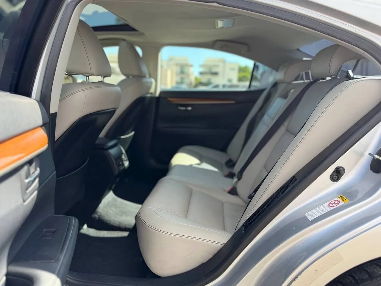 Used 2014 Lexus ES 300h w/ Premium Package w/Bamboo Trim FWD image 28