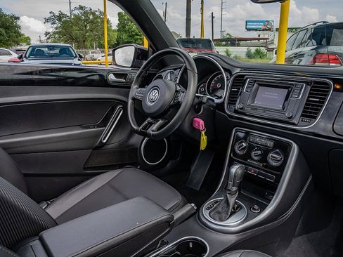 Used 2019 Volkswagen Beetle 2.0T SE FWD image 23