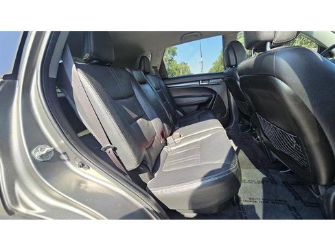 Used 2013 Kia Sorento EX w/ Premium Plus Pkg image 16
