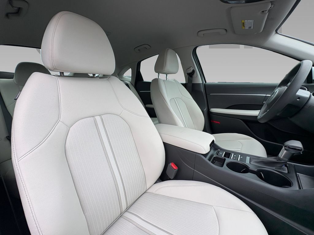 New 2025 Hyundai Sonata SE FWD image 9
