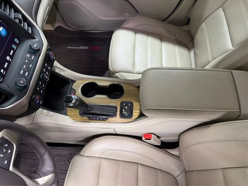 Used 2017 GMC Acadia Denali w/ Technology Package FWD image 33