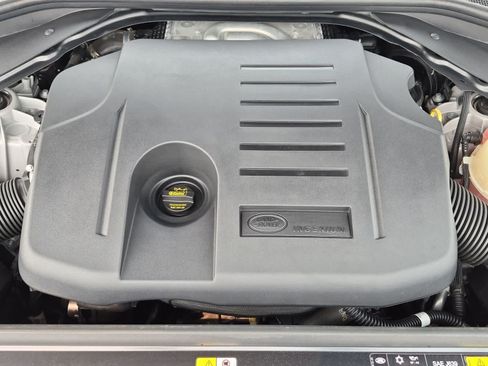 Used 2025 Land Rover Range Rover Sport SE AWD/4WD image 6
