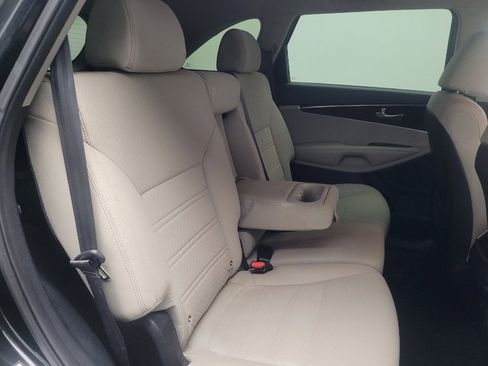 Used 2019 Kia Sorento LX image 19