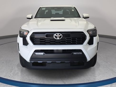 Used 2024 Toyota Tacoma TRD Sport AWD/4WD image 2
