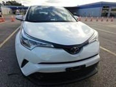 Used 2019 Toyota C-HR XLE image 2