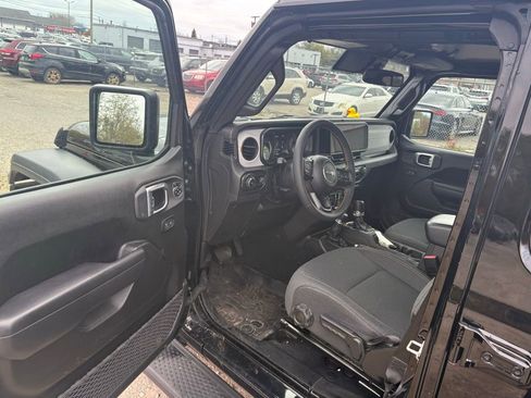 Used 2020 Jeep Wrangler Unlimited Sport image 11