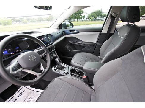 Used 2024 Volkswagen Taos SE w/ Panoramic Sunroof Package AWD/4WD image 33