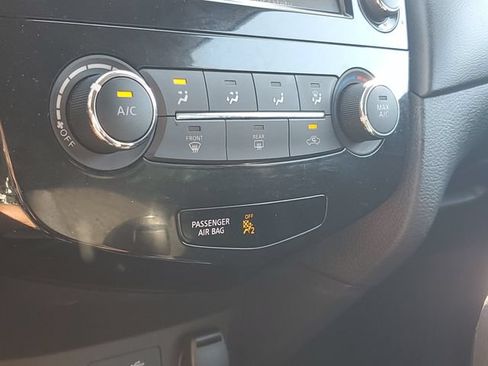 Used 2019 Nissan Rogue S AWD/4WD image 26