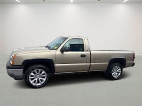 Used 2005 Chevrolet Silverado 1500 LS w/ Light Duty Power Package AWD/4WD image 3