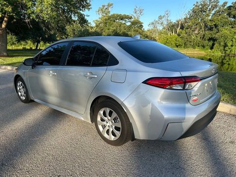 Used 2025 Toyota Corolla LE FWD image 3
