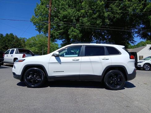 Used 2018 Jeep Cherokee Latitude w/ Altitude Package FWD image 1