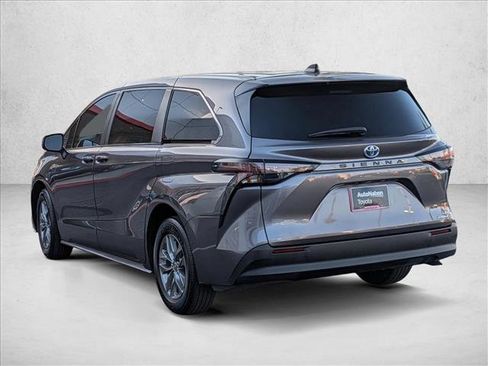 Used 2024 Toyota Sienna LE FWD image 8