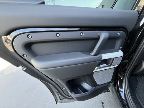 Used 2024 Land Rover Defender 130 S image 27