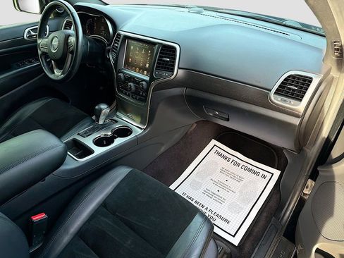 Used 2017 Jeep Grand Cherokee Altitude image 13