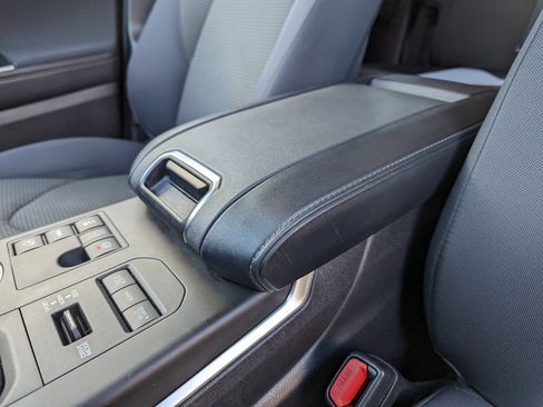 Used 2023 Toyota Highlander LE image 25