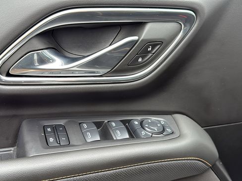 Used 2024 GMC Yukon XL AT4 image 11