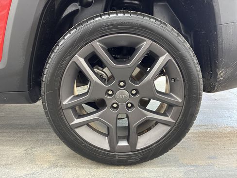 Used 2021 Jeep Renegade Latitude AWD/4WD image 23